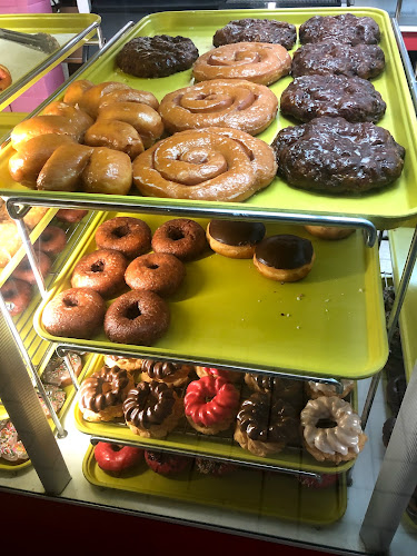 Crest Donuts storefront