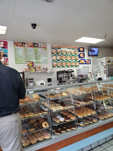 L.A. Donuts storefront