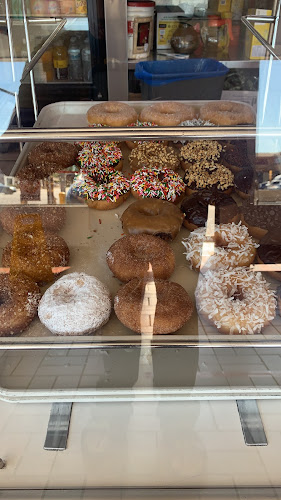 Donut Plus storefront