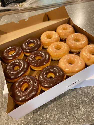 Daily Donuts storefront