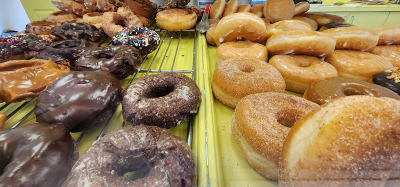 Happy Donuts storefront