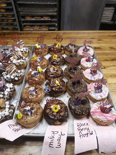 Donut King storefront