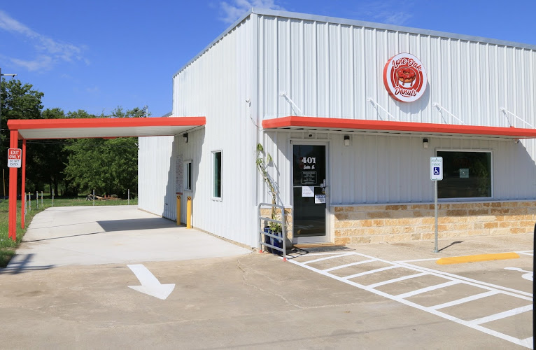 Lone Oak Donuts storefront