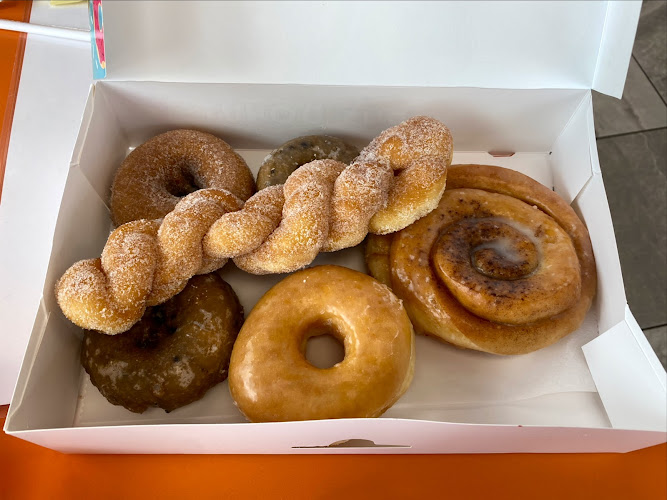 Smiling Donuts storefront