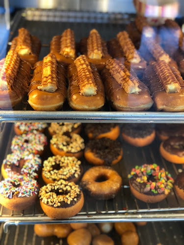 Date's Donuts storefront