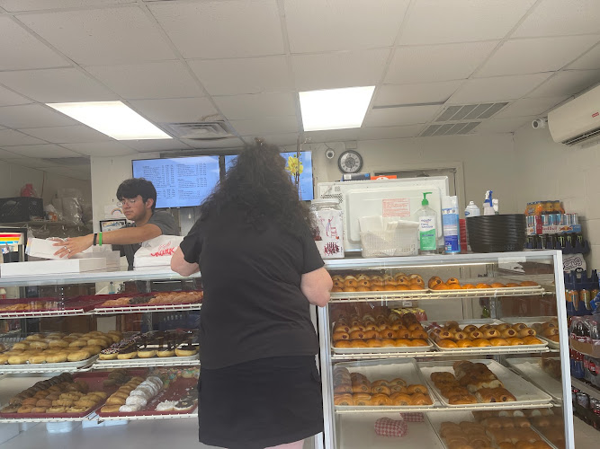 Donut Palace storefront