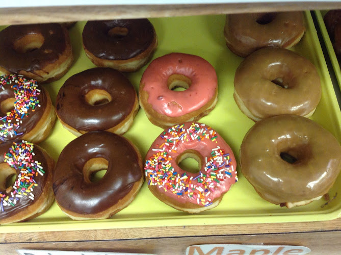 Yum Yum Donuts storefront