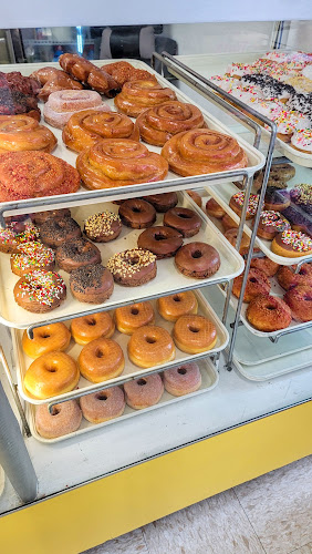 Favorite Doughnuts storefront