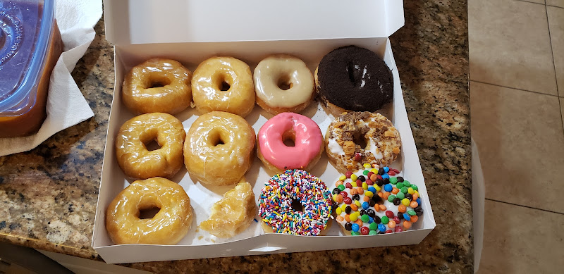 DAISY'S DONUTS storefront