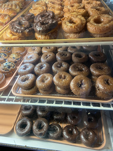 Frank’s Donuts storefront