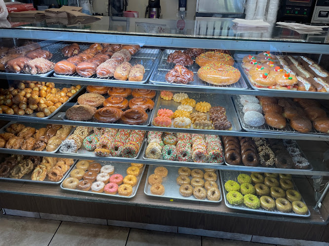 Raised Donuts & Bagels storefront