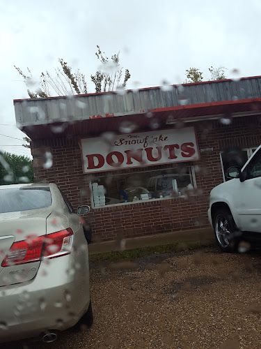 Snowflake Donuts storefront