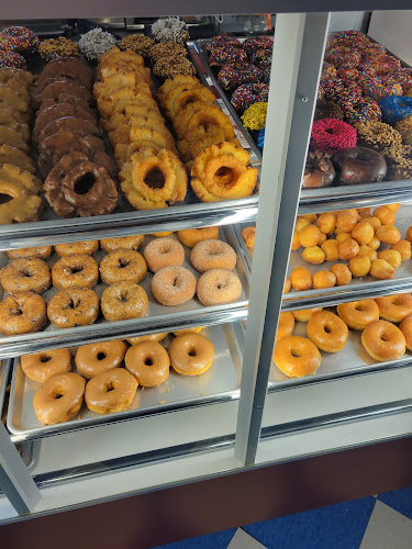 Donuts & Deli storefront