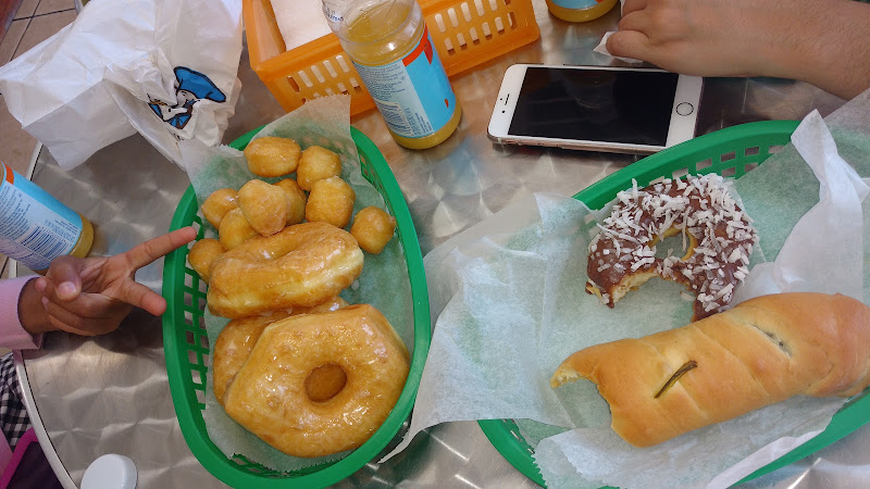 Delicious Donuts storefront