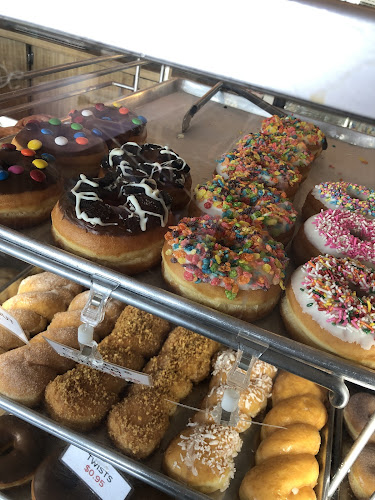 Golden Donuts storefront