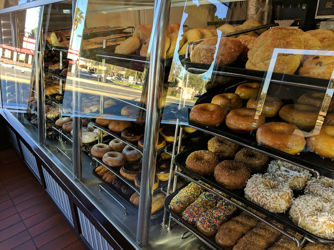 Yum Yum Donuts storefront