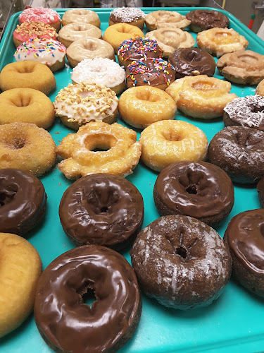 Donut Palace storefront