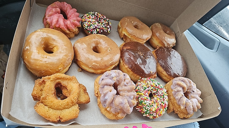 Daily Donuts storefront
