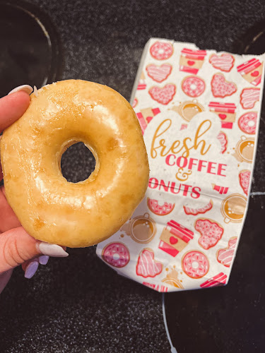 Hot N Creamy Donuts storefront