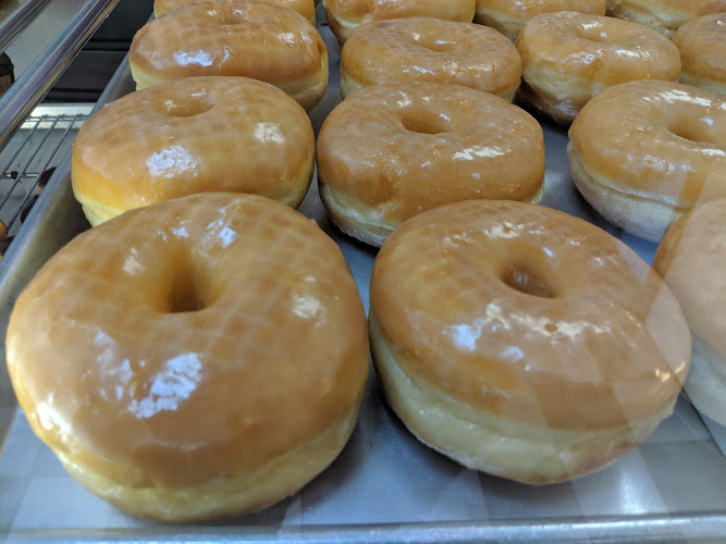 Lee's Donuts storefront