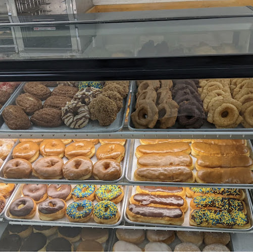 Bakers Dozen Donuts storefront