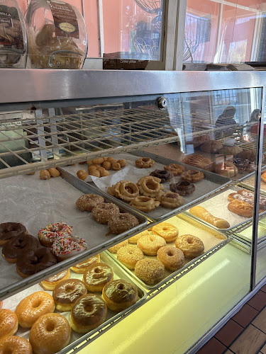 Happy Donuts storefront
