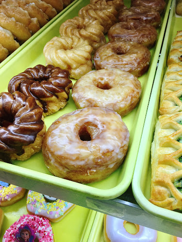 Best Donuts storefront