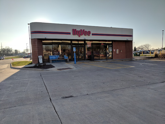 Hy-Vee Fast & Fresh storefront