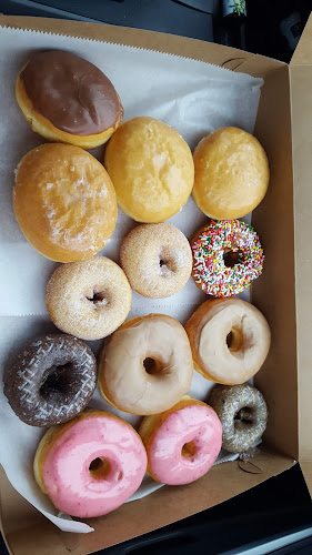 Baker's Dozen Donuts storefront