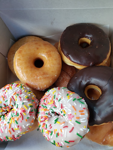 Mr Donuts storefront
