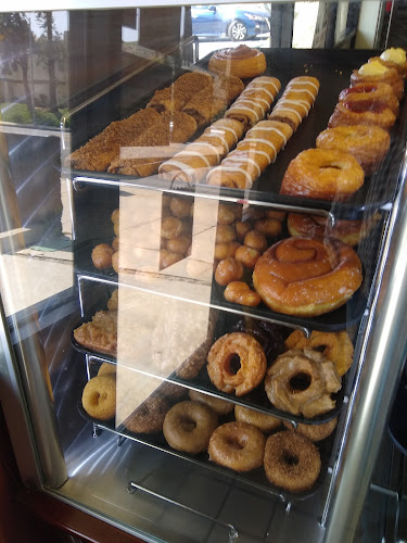 Yum Yum Donuts storefront