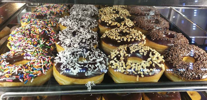 Yum Yum Donuts storefront