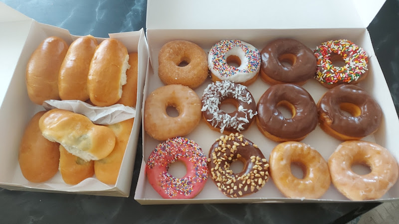 Snowflake Donuts storefront