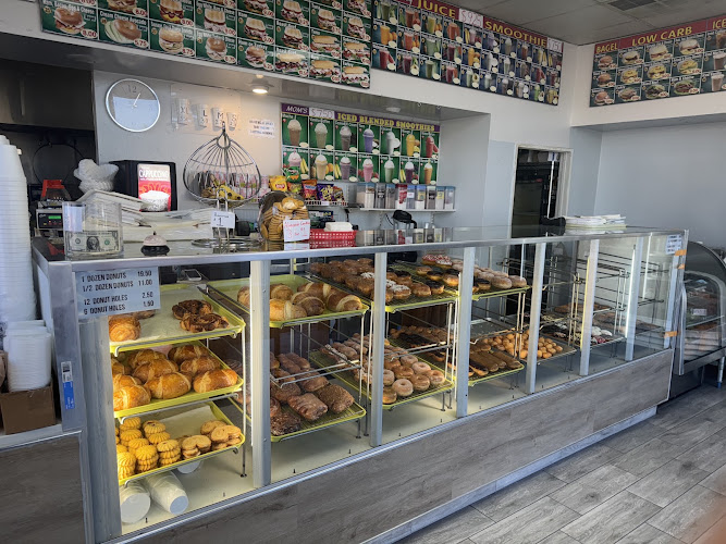 Mom's Donuts storefront