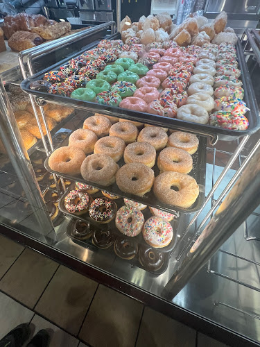 Yum Yum Donuts storefront