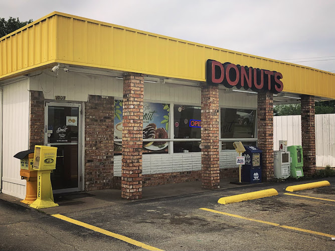 6th Street Donut storefront