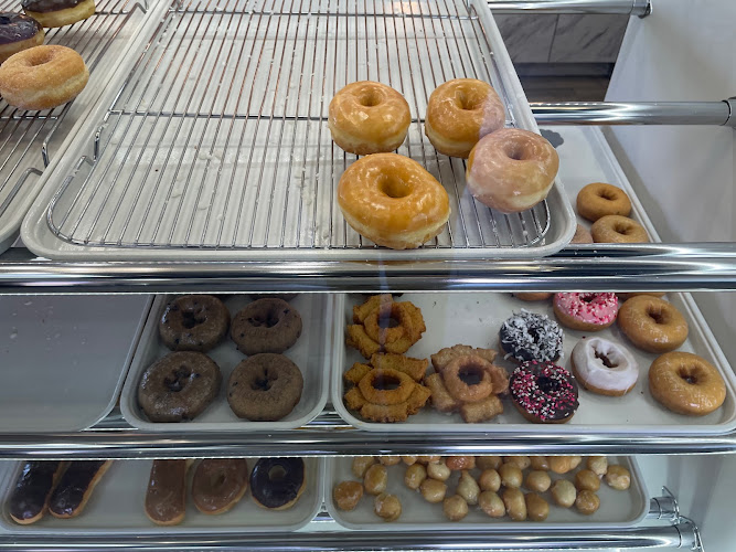 Sak's Donuts storefront