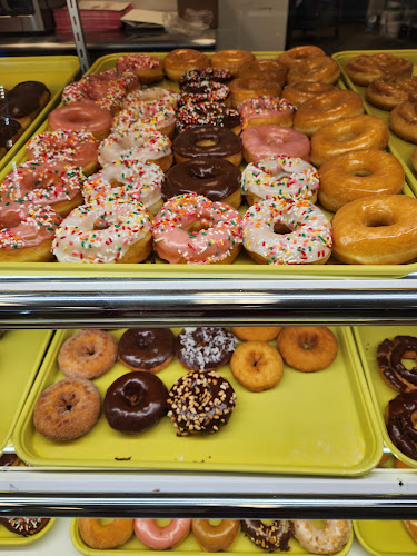 Top Donut storefront