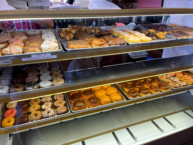 La Verne Miss Donut & Bagel storefront