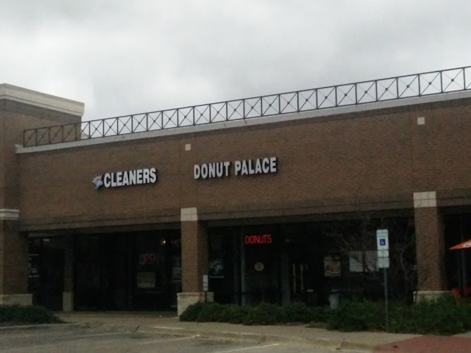 Donut Palace storefront