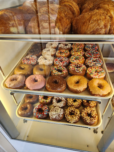 Happy Donut storefront