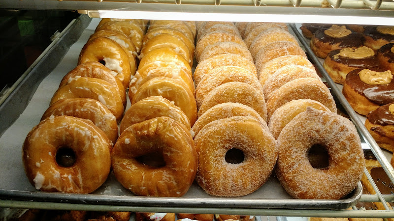 Pats Donuts & Kreme storefront