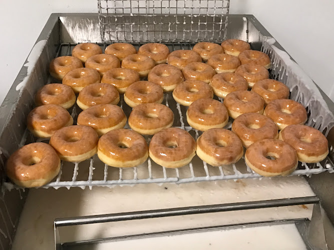 Twisty donuts storefront