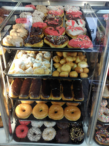 Yum Yum Donuts storefront