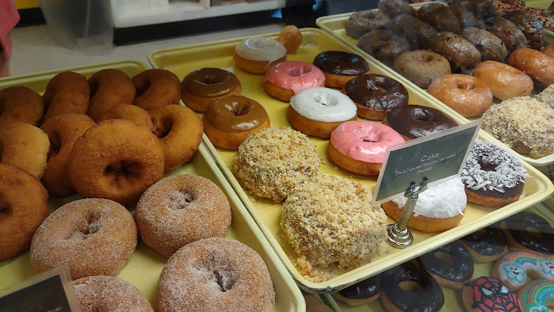 Seven Day Donut Shop storefront