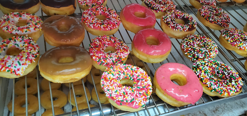 Randol Donut storefront