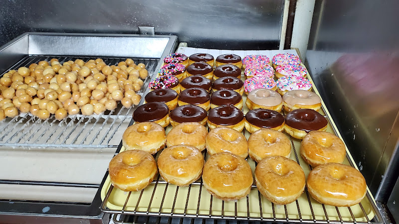 Daily Donuts storefront