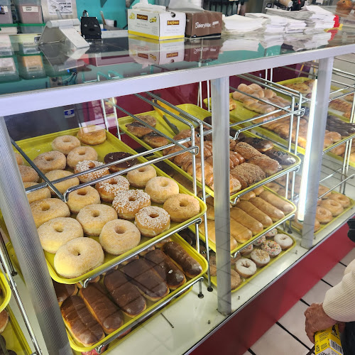 D's Donuts storefront