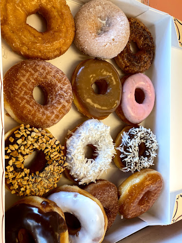 Rainbow Donuts storefront