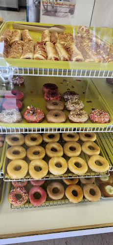 Elgin Donuts storefront